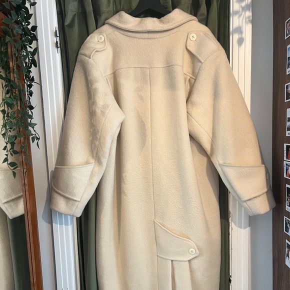 100% wool cream coat made in Canada - Picture 2 of 11
